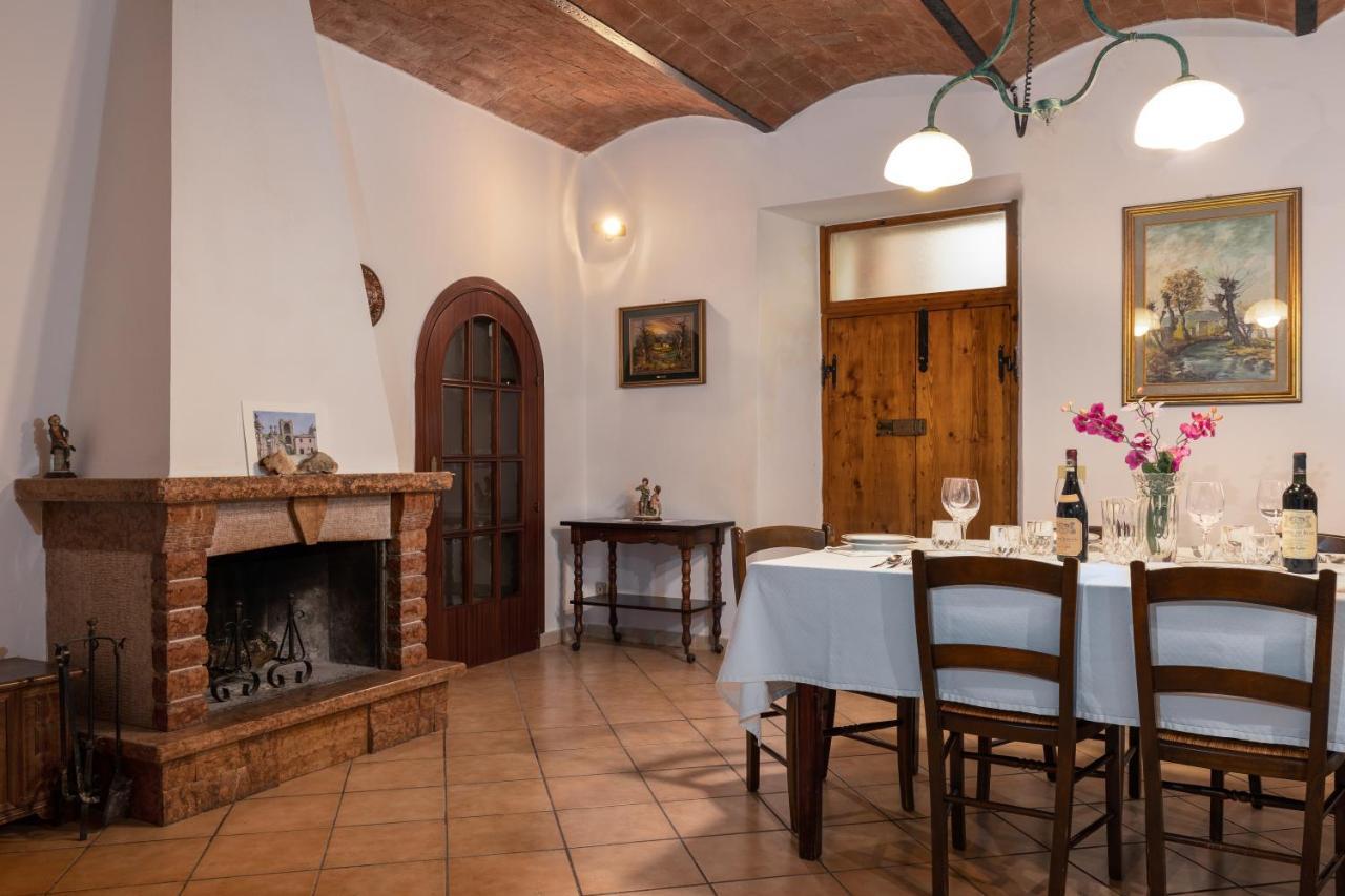 Enchanting Flat With Patio In Abbadia A Isola Monteriggioni Exterior photo